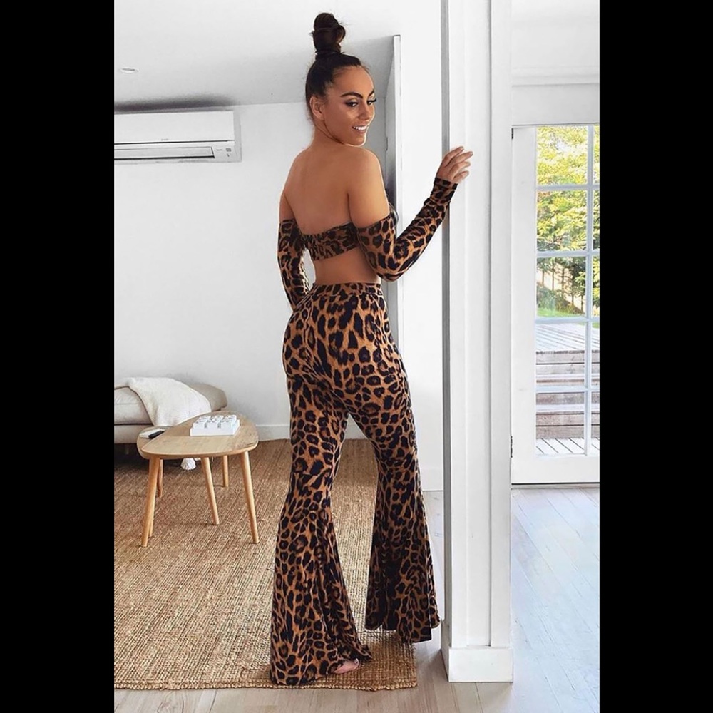 Two piece set - Picture 3 of 3